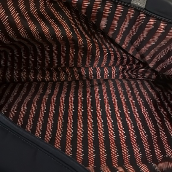 VERA BRADLEY Midtown Travel Bag in classic navy NWT - Picture 7 of 16